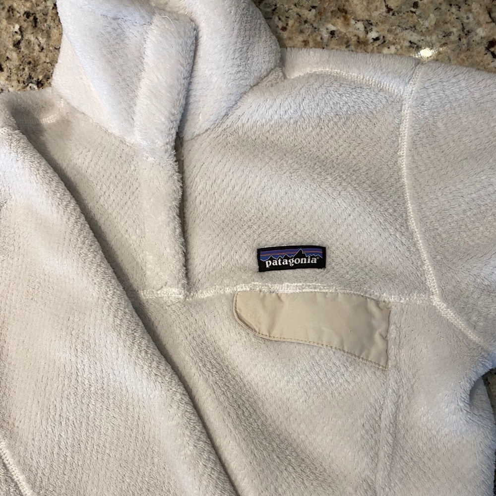 White Patagonia Pull Over